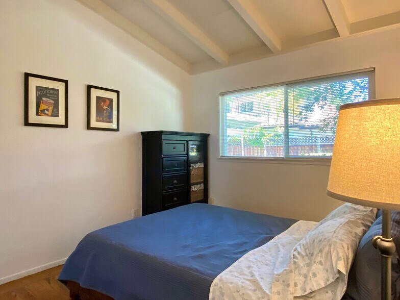 Building Photo - 251 El Carmelo Ave