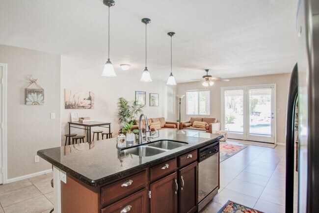 Building Photo - 4bd, 3ba on Arrowhead Golf Course!