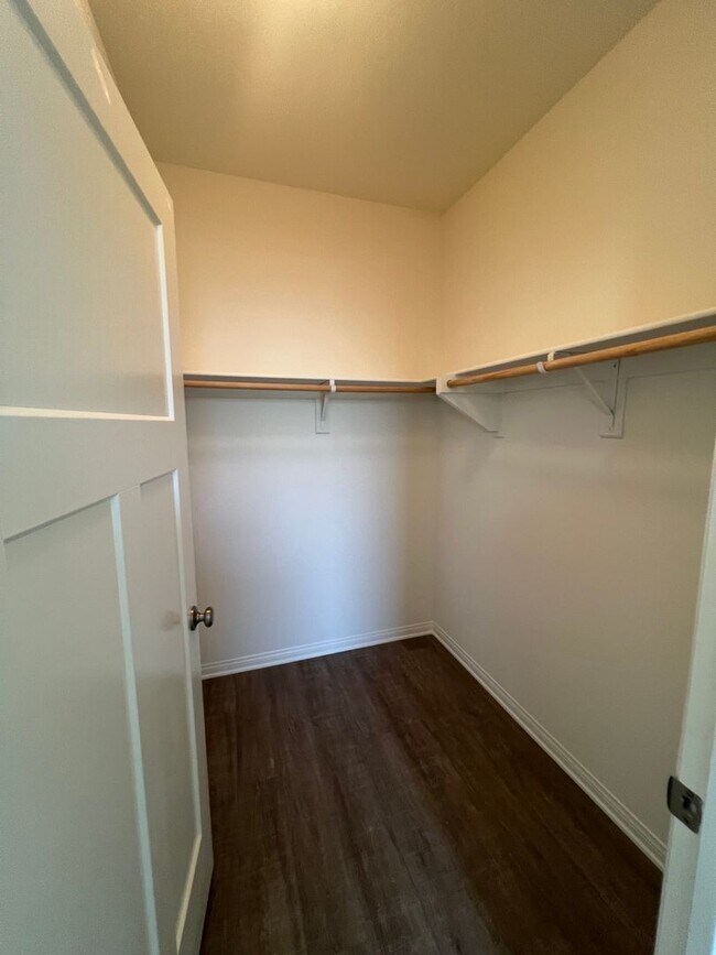 Building Photo - 3 bed, 2 1/2 bath home in Los Agaves Community!