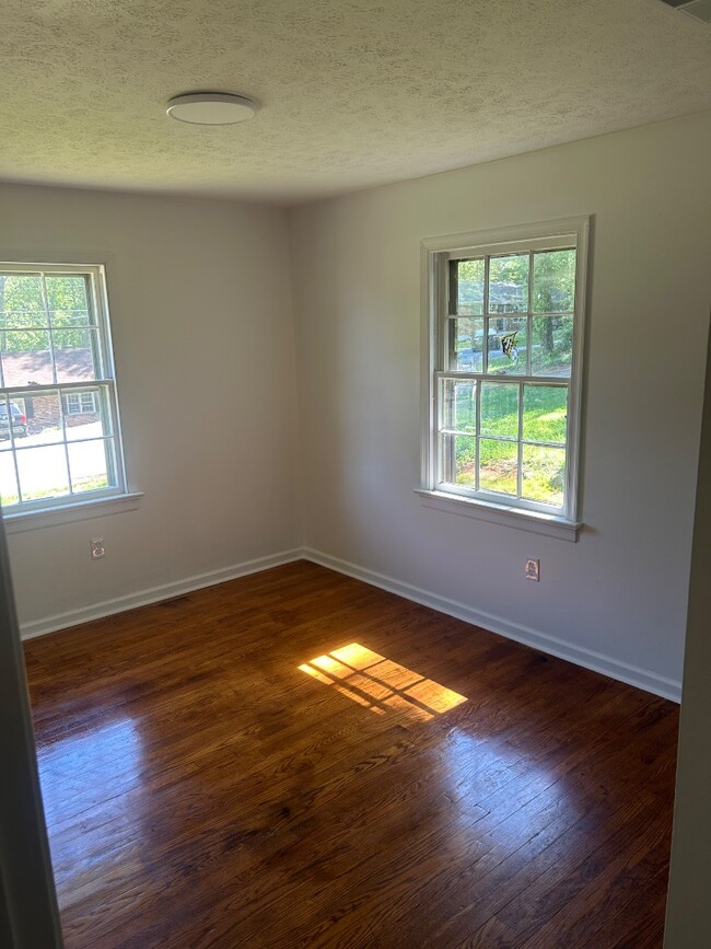 Building Photo - 1103 Ashbourne Dr