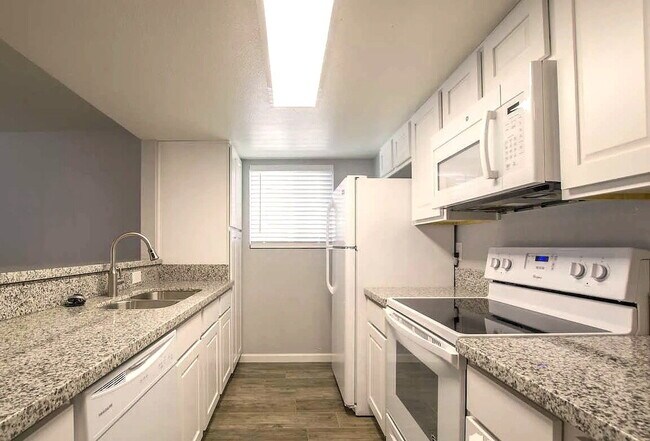 Building Photo - SPACIOUS EAST VALLEY LIVING IN PRIME MESA LOCATION WITH POOL ACCESS