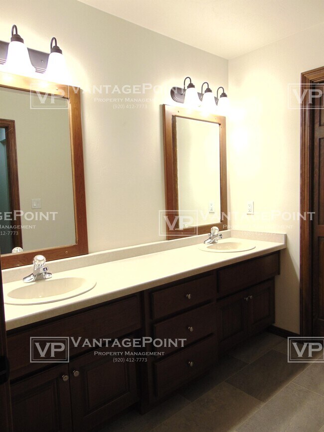 Building Photo - 1482 Parkway Dr