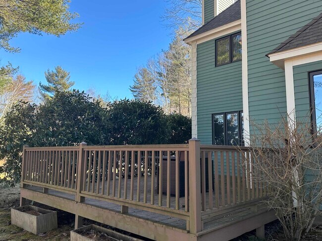 Building Photo - 33 Clearwater Dr