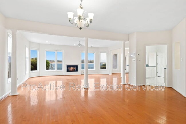 Building Photo - 9468 Bay Front Dr