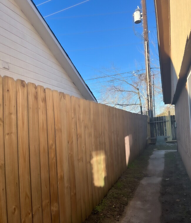 Building Photo - 10167 Inwood Hollow Ln