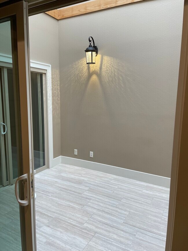 Building Photo - 441 State St