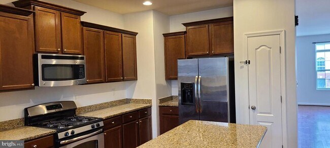 Building Photo - 7538 Stonehouse Run Dr