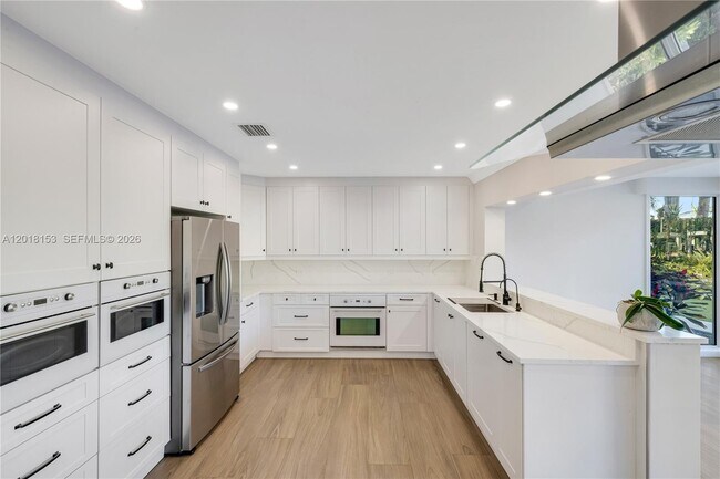 Building Photo - 2309 Desota Dr