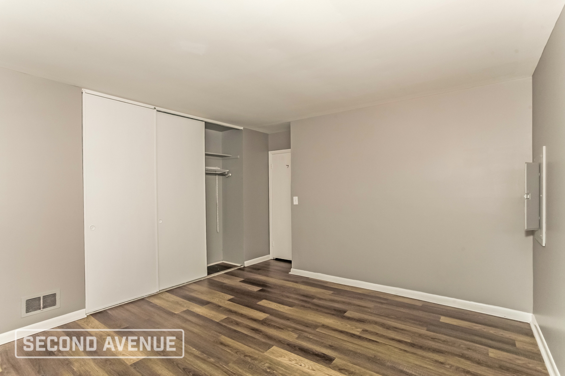 Building Photo - 940 Hollytree Dr