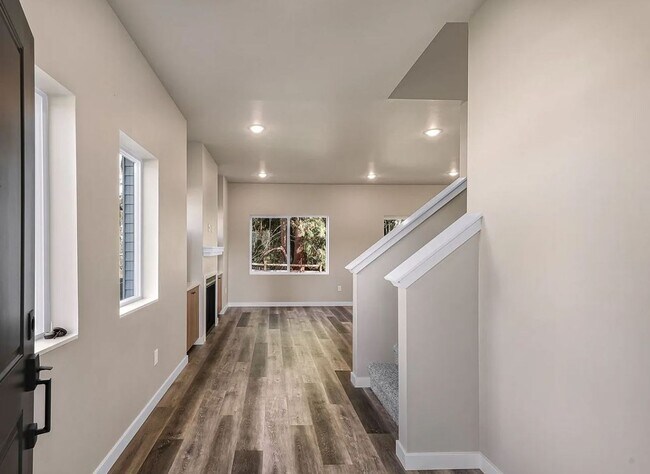 Building Photo - Welcome to the Ridge! 3 Bedroom Home for R...