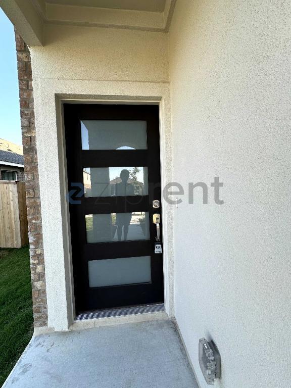 Building Photo - 303 Milliner Lp