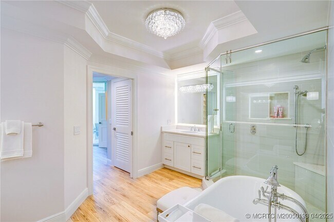 Building Photo - 5799 NE Island Cove Way