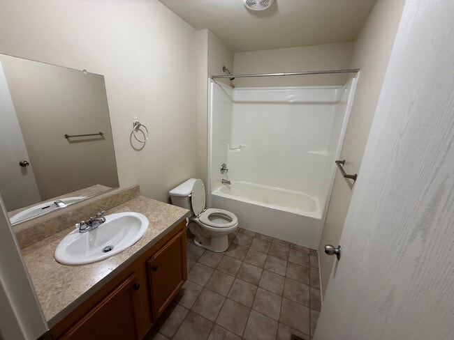 Building Photo - 504 Pettycoat Ln