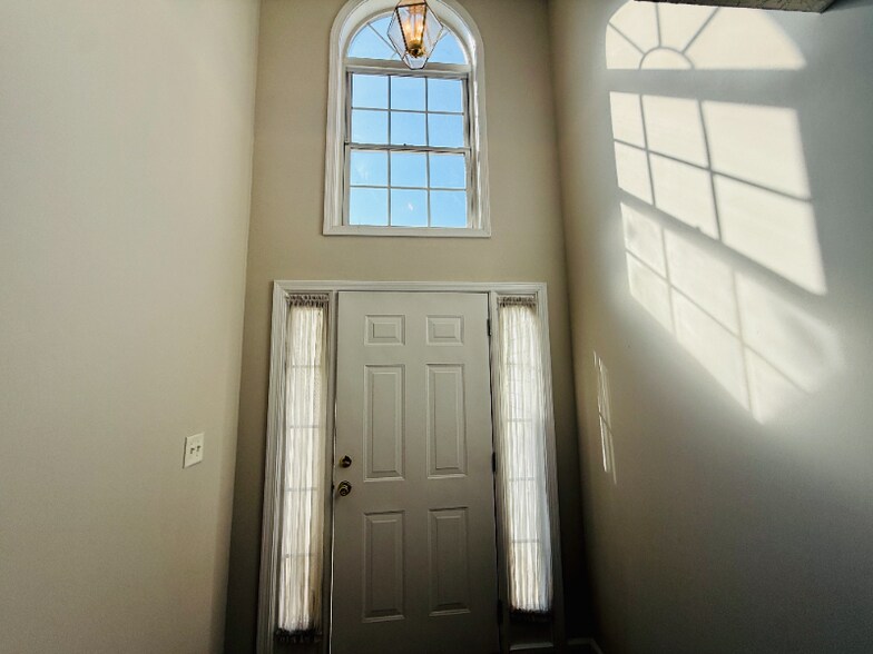 Building Photo - 2510 Cordillo Dr