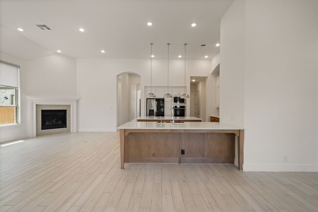 Building Photo - Stunning 4-Bed, 4.5-Bath Home with Pool Access and Private Yard in New Braunfels