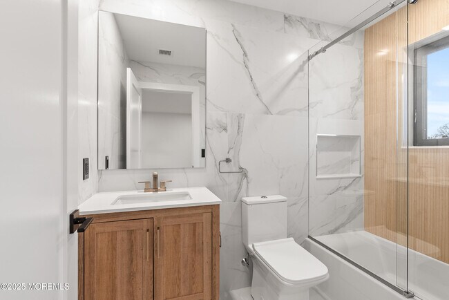 Building Photo - 459 Harnell Ave