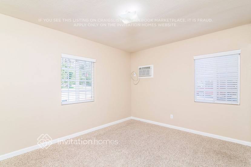 Building Photo - 219 E 46th St