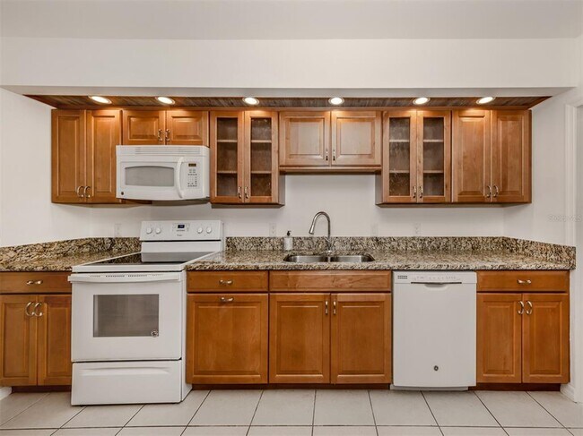 Building Photo - 268 Southampton Dr