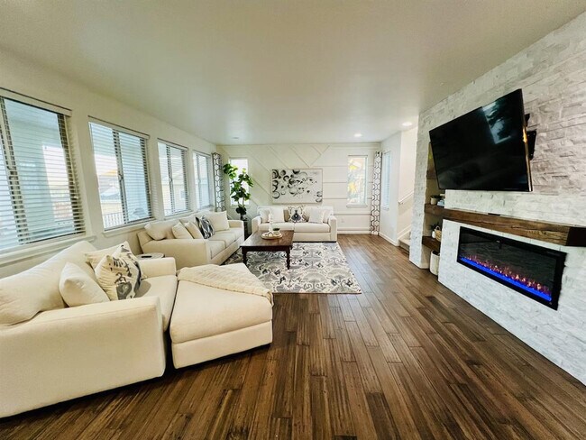 Building Photo - 15557 W 95th Ave