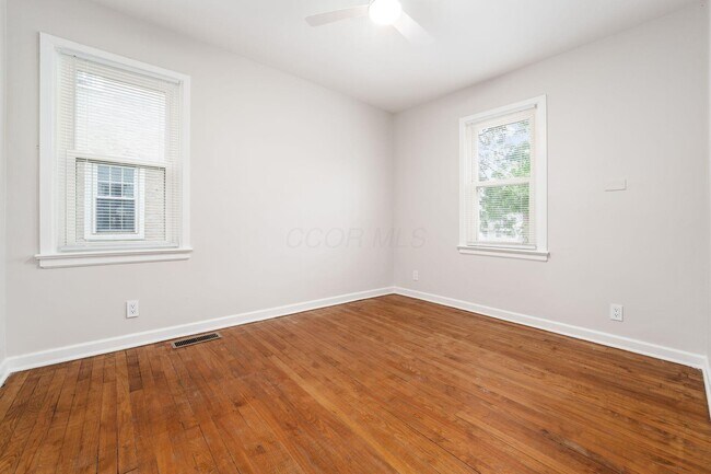 Building Photo - 884 S Chesterfield Rd