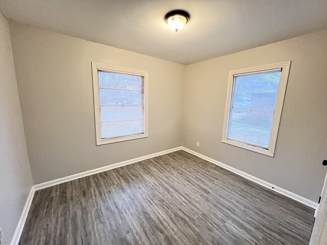 Building Photo - 1391 Haywood Ave