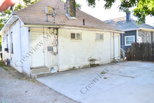 Building Photo - 574-574 N 400 W