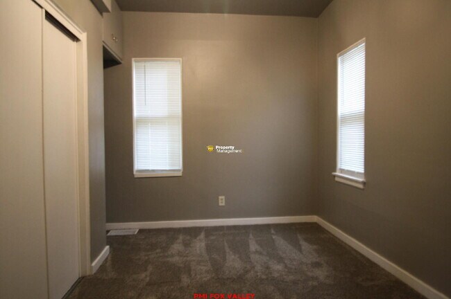 Building Photo - NICE 2 bedroom lower Month to Month lease