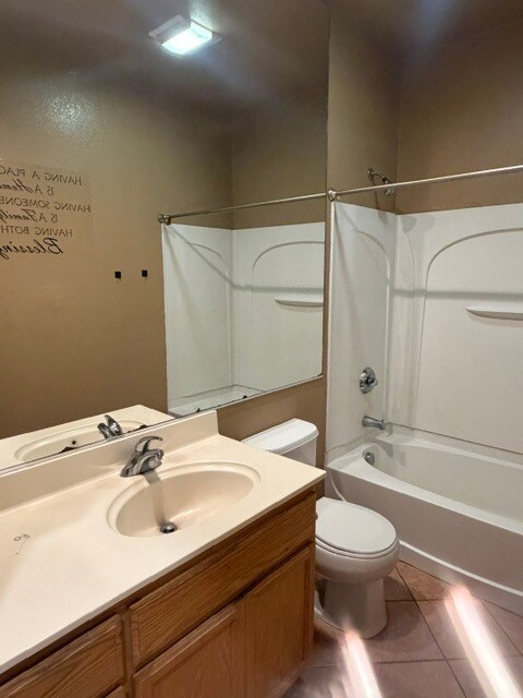 Building Photo - Ceres 3 Bedroom 2 Bathroom Home