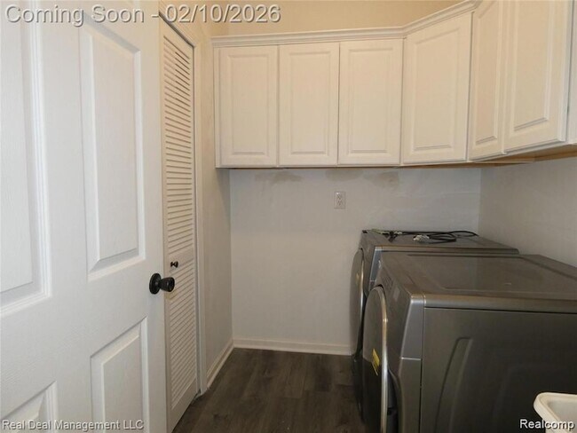 Building Photo - 485 Upland Ave