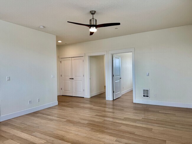 Building Photo - Clara Apartments