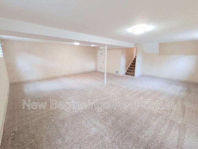 Building Photo - 5330 Silver Spur Ave