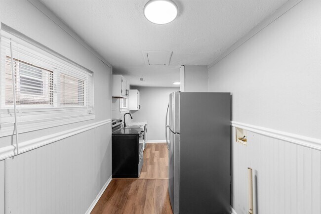 Building Photo - Newly Renovated 3-Bed Gem with Massive Yard – Modern Columbus Living!