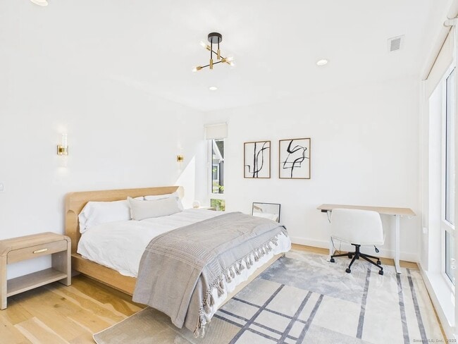 Building Photo - 904 Quinnipiac Ave