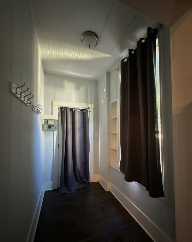 Building Photo - Gorgeous 4 Bedroom Home Now Available!!