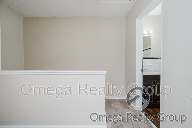 Building Photo - 600 S Broadway Ave