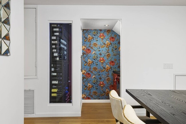 Building Photo - 2237 Century Hill