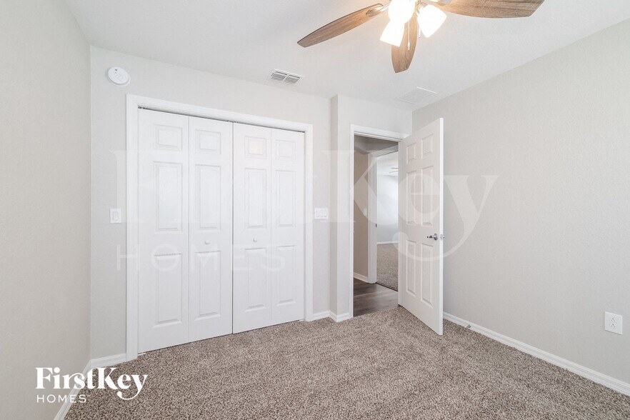 Building Photo - 911 Kingfisher Dr