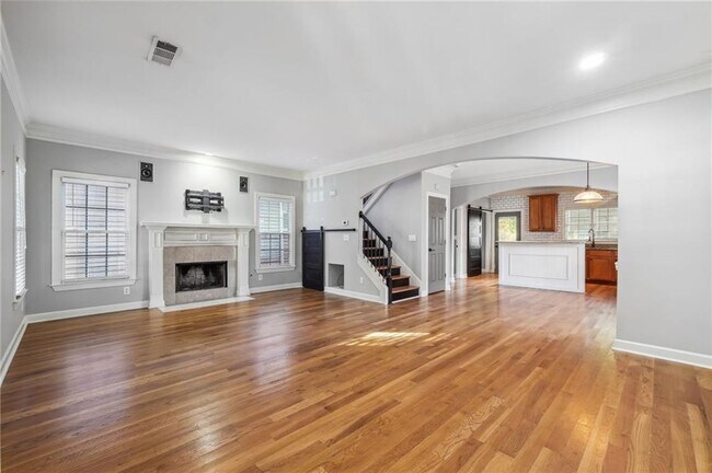 Building Photo - 163 Richmond St SE