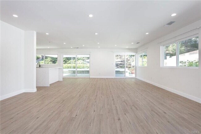 Building Photo - 6419 Valley Cir Terrace