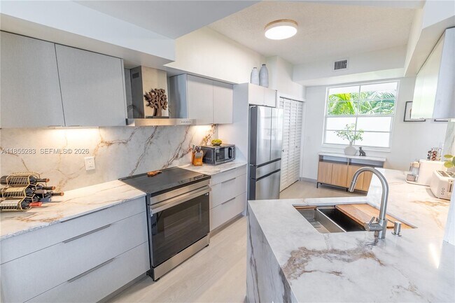 Building Photo - 3255 NE 184th St