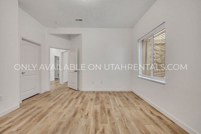 Building Photo - 2979 Desert Forest Ln