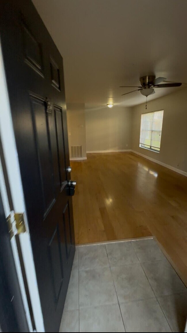 Building Photo - 4024 Dream Oak Pl