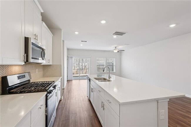 Building Photo - 234 Timberland Ave