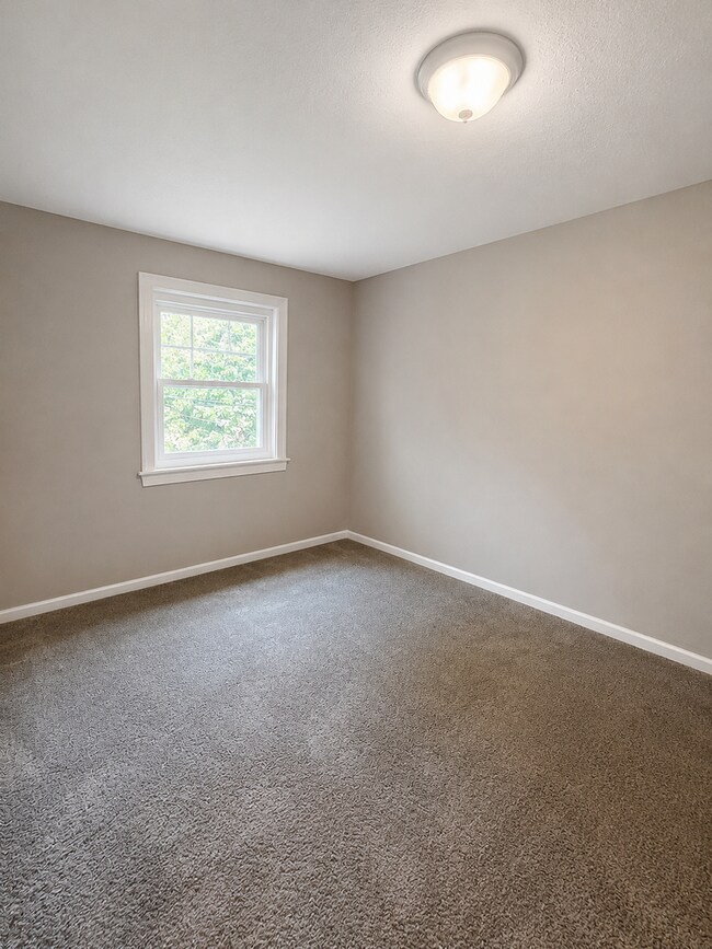 Building Photo - 8204 Kavanagh Rd