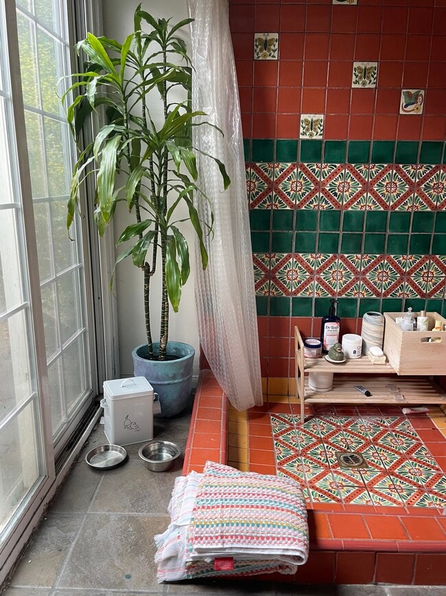 Building Photo - 9401 Notre Dame Ave