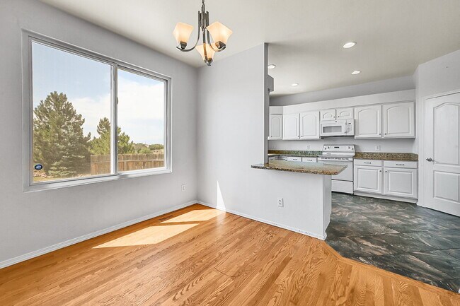Building Photo - $2,995, 4 bed, 3.5 bath, located in Monume...