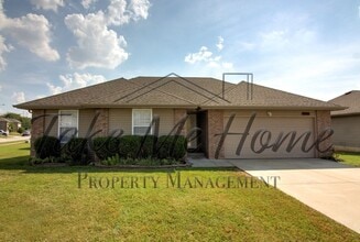Building Photo - 3 Bedroom Home in Springfield!