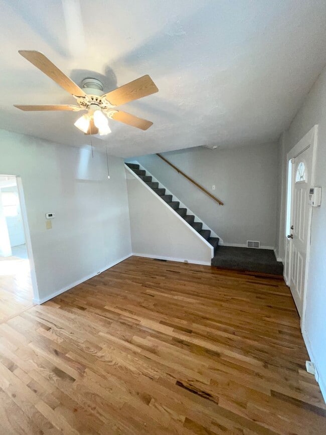 Building Photo - Newly Remodeled 3 Bedroom, 1.5 Bathroom in Brentwood- Basement Bar and Central Air!!