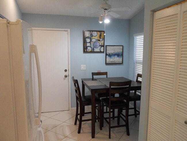 Building Photo - 8199 Springlake Dr