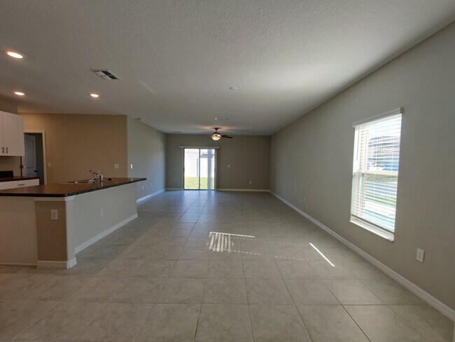 Building Photo - 7115 Samuel Ivy Dr